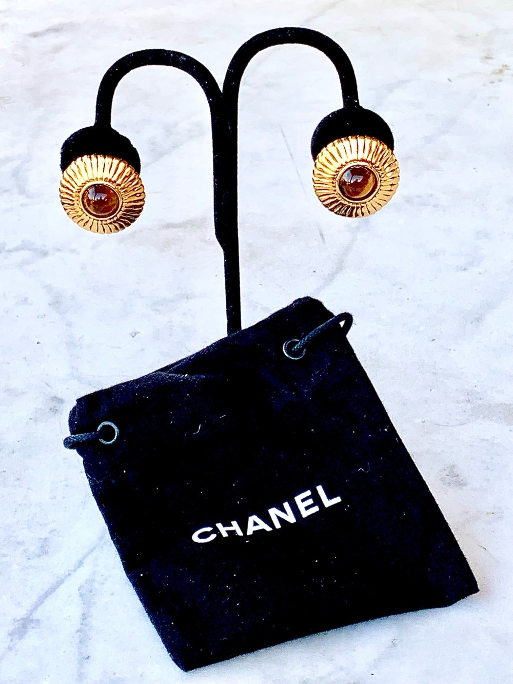 CHANEL 24K GOLD PLATED TIGERS EYE STONE Round Button CLIP Earrings VINTAGE 1986
